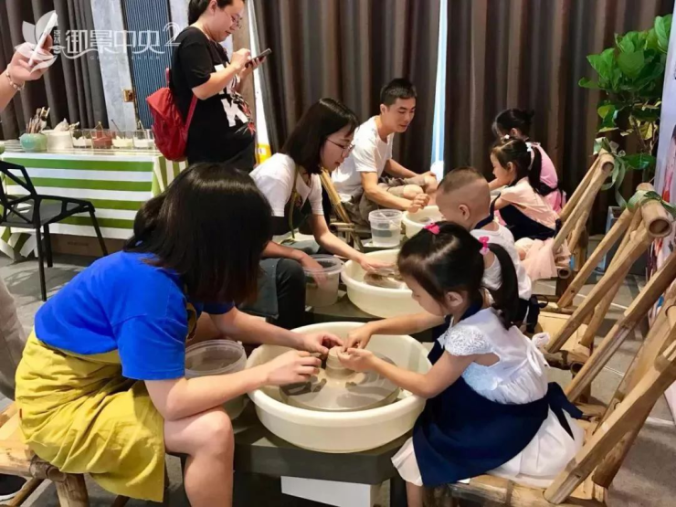 活动回顾妙趣陶艺彩绘人生