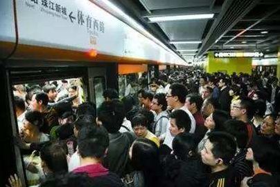 广州三号线,一条挤到怀疑人生的地铁线.