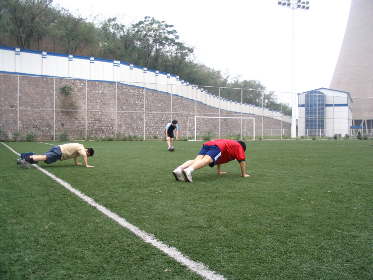 图片:图片:馨领域足球队第一次集训总结及图片