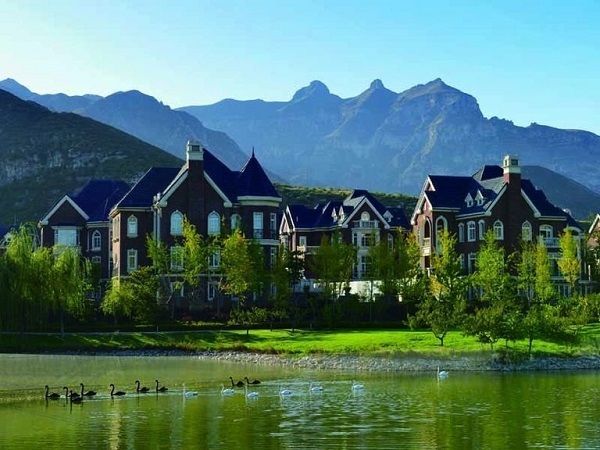 世茂一渡青青小镇80105㎡精装洋房130135㎡精装山水合院260万起