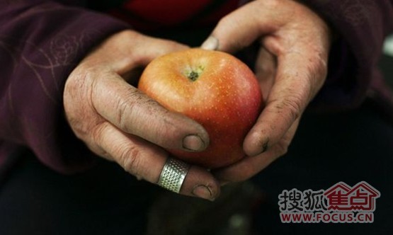 【焦点视角】中国特色舌尖上的春运 旅途上的