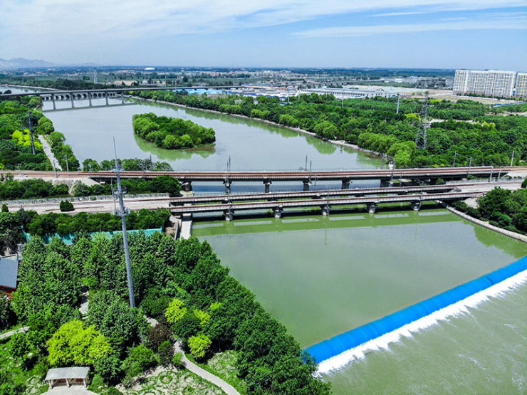 点评:名副其实的观景大宅,出门即太平河公园,赏花听雨,诗意栖居.