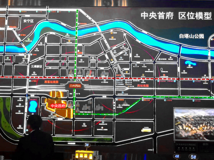 直接连通西客站南广场,并且距离地铁1号线和地铁2号线换乘站也很近