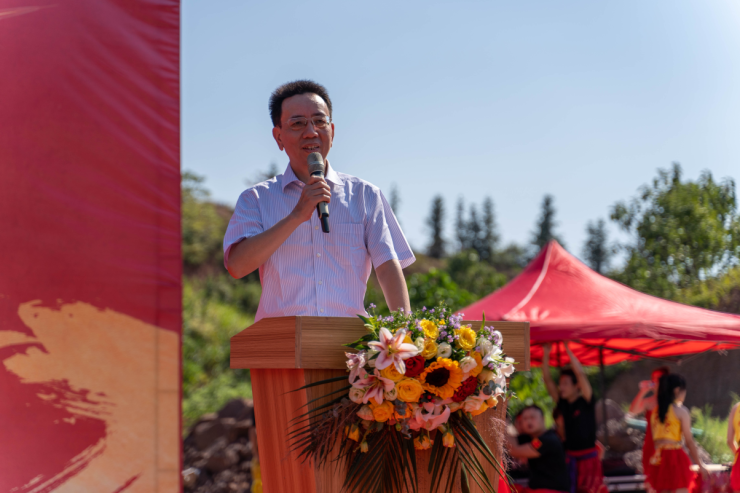 株洲市民政局局长易湘东先生上台致辞