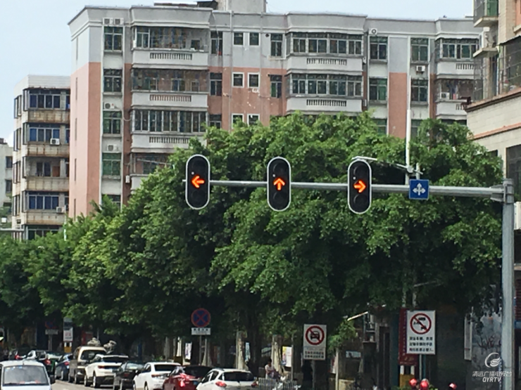 清新:这几个路口黄灯咋一直亮?