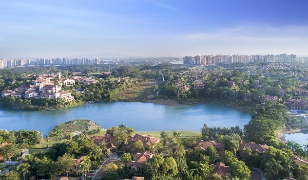 所幸,把眼光放置广州北,就有一处湖山花海间的诗意居所——美林湖.
