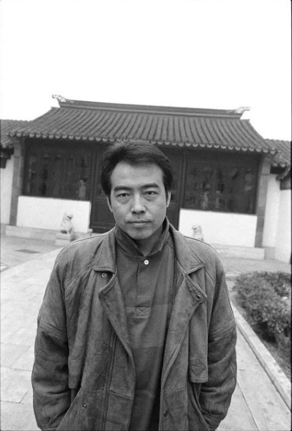 易知难,歌唱演员,80年代成都艺术圈中非常抢眼的一个女子.