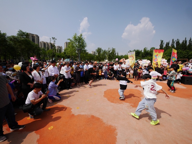 活動的主場安排在固安兒童公園,當天兒童公園遛娃的陣容相比平時更加