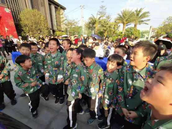 本次比赛邀请了最权威最专业的评委 汤中振,邱晗,超萍街舞界的新锐