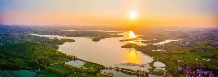 钰龙集团与汉川市政府签署黄龙湖国际生态城