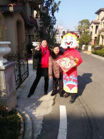 财神驾到好运来 温泉城物业财神送福迎新年