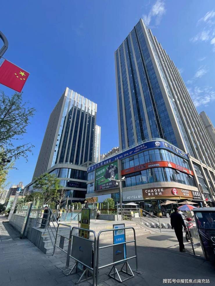 单价1万3买成都一环建设路电子科大45米现房loft太阳公元免费看房车