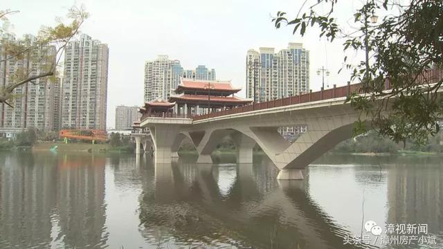 裝點南山水岸沿途岸線,勾勒出九龍江上各橋的秀美輪廓,使