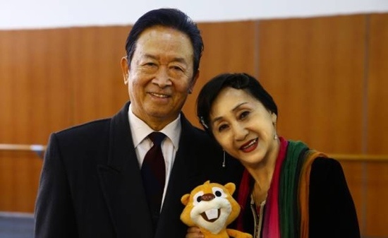 看"不老女神"陈爱莲办公室奇迹变身花园洋房