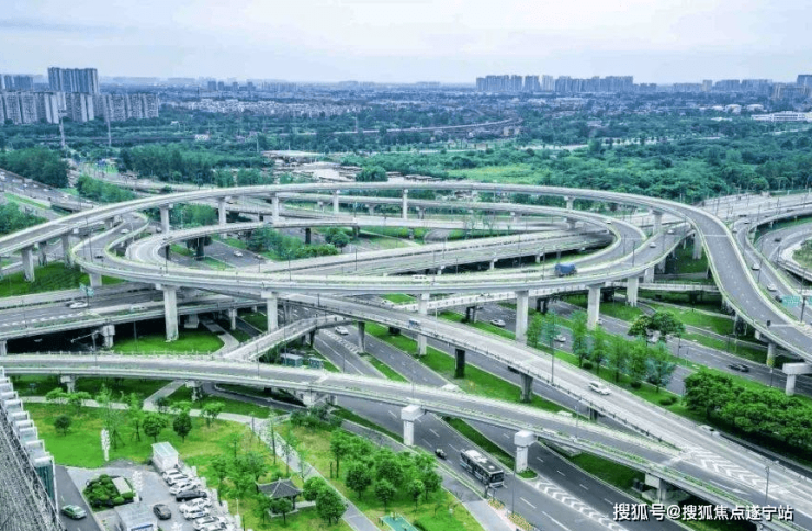 项目距离地铁5号线泉水路站仅约400米,5号线贯穿南北,衔接了大源,神仙