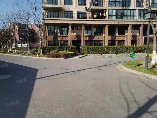 翠湖湾花园官方营销中心售楼处_24小时预约热线翠湖湾花园楼盘容积率绿化率最新报价户型图高清实拍周边配套详情(图2)