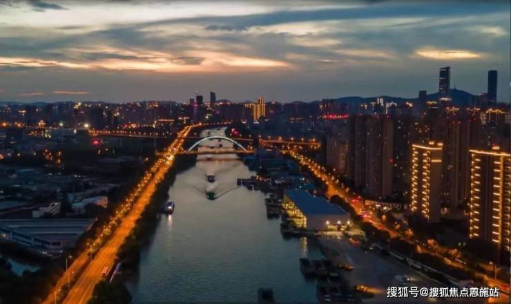 (运河实景图)对望运河湾综合体,两面滨水,东侧即为大运河音乐公园