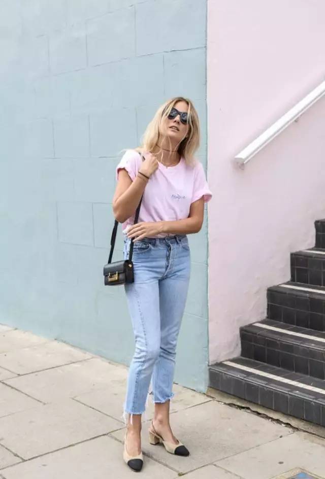 爱穿蓝色牛仔裤的你,小粉鞋的搭配能打败小白鞋呀!