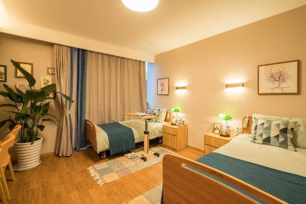 IM电竞:特护老人包含哪些照护服务？上海嘉道耆乐园城银路店覆盖瘫痪护理+中风康复+慢病管理!