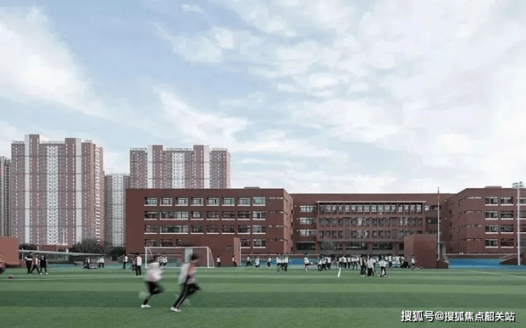 交通配套:项目配建9班幼儿园配套,紧邻公办市一级富丽小学,省一级富丽