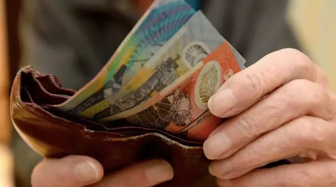 原创 | 为何这群人拿着澳洲养老金却生活在国外