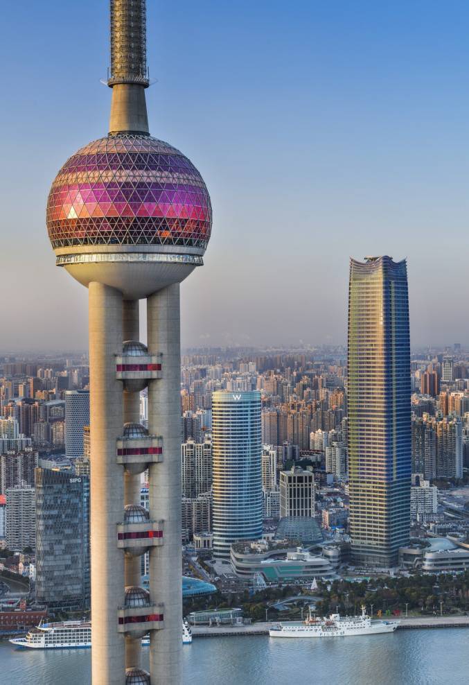 城市天际线的观光层,上海最大的imax影厅,中国最大的楼体led屏