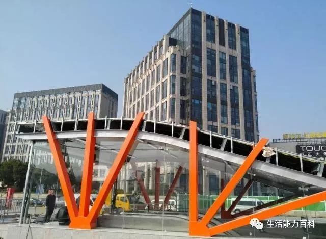 建设中的上海地铁7号线顾村公园站5号口