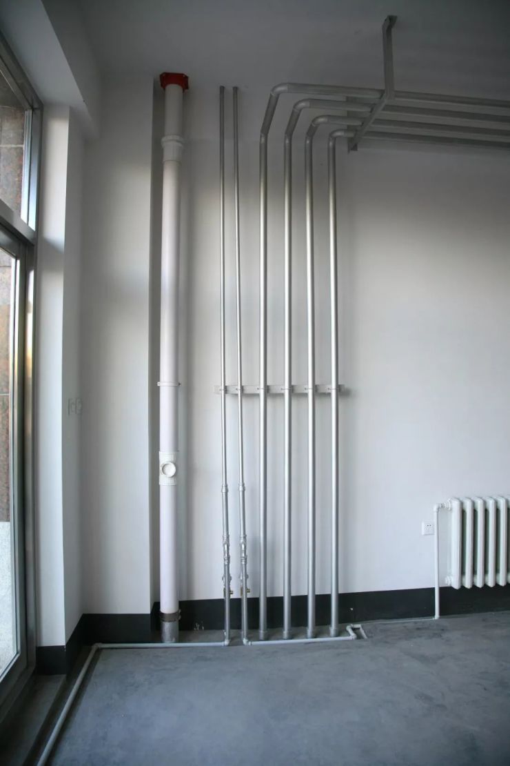 管道保温及标识效果管井铝箔保温效果管井标识效果塑料管道卡箍安装