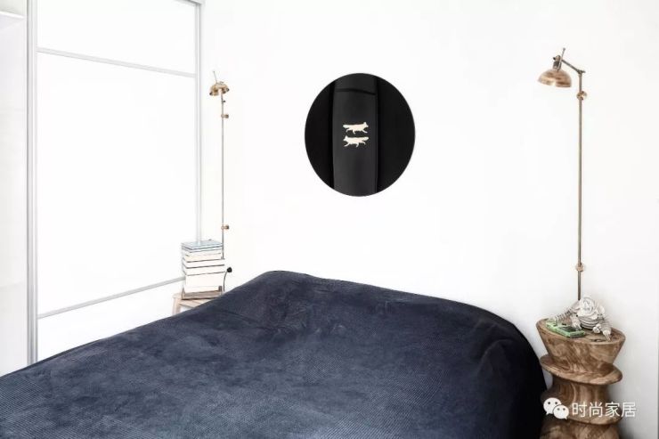 极简太空洞?这个被书籍和纪念品填满小家能不能给你安全感?