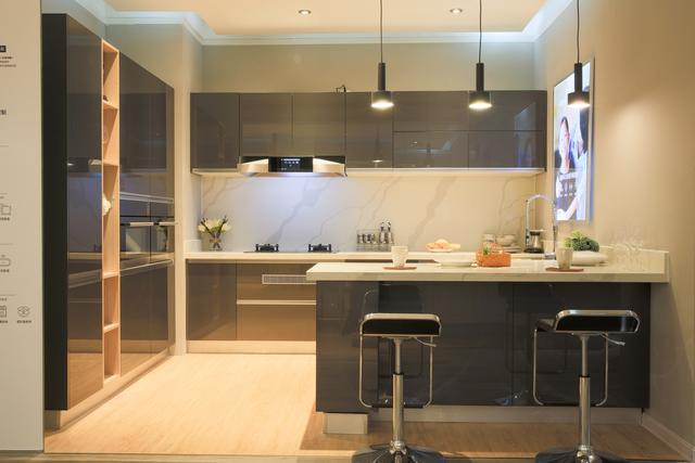 有钱真好家里厨房这样装修真漂亮要是我有钱也要这样装